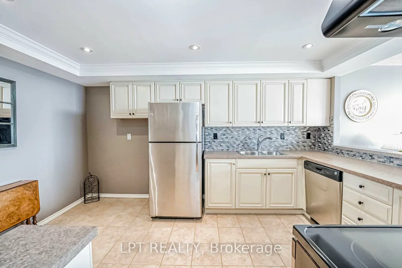 320, Mill, Brampton South, Brampton