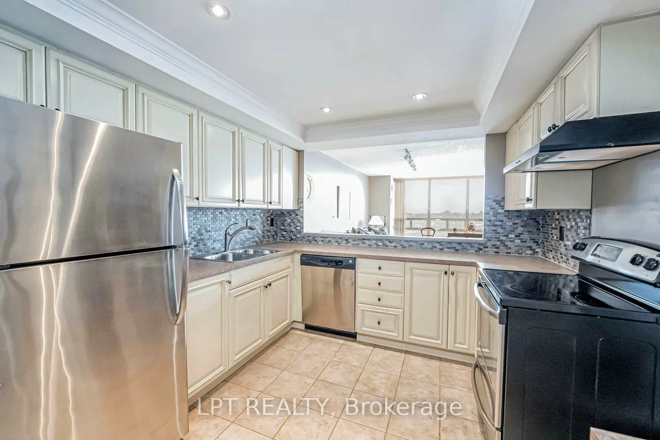 320, Mill, Brampton South, Brampton