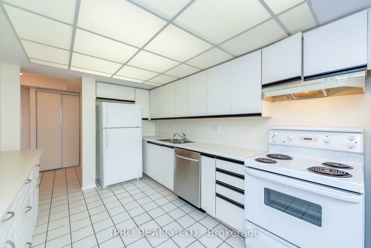 330, Mill, Brampton South, Brampton