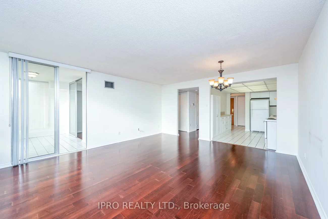 330, Mill, Brampton South, Brampton