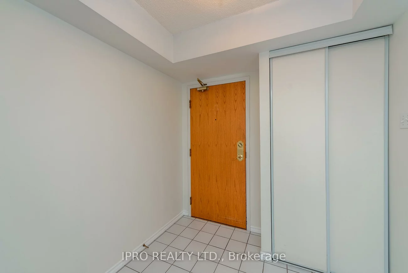 330, Mill, Brampton South, Brampton
