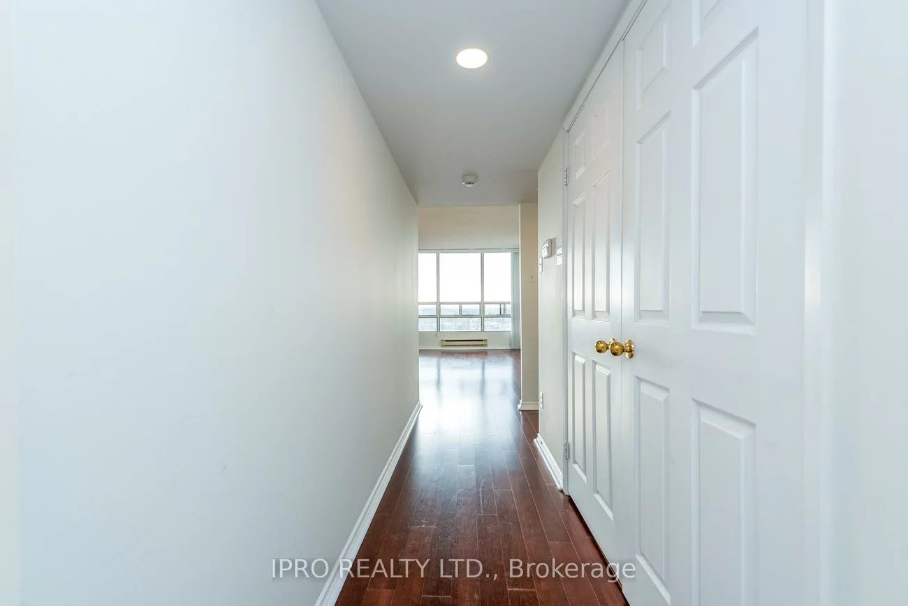 330, Mill, Brampton South, Brampton