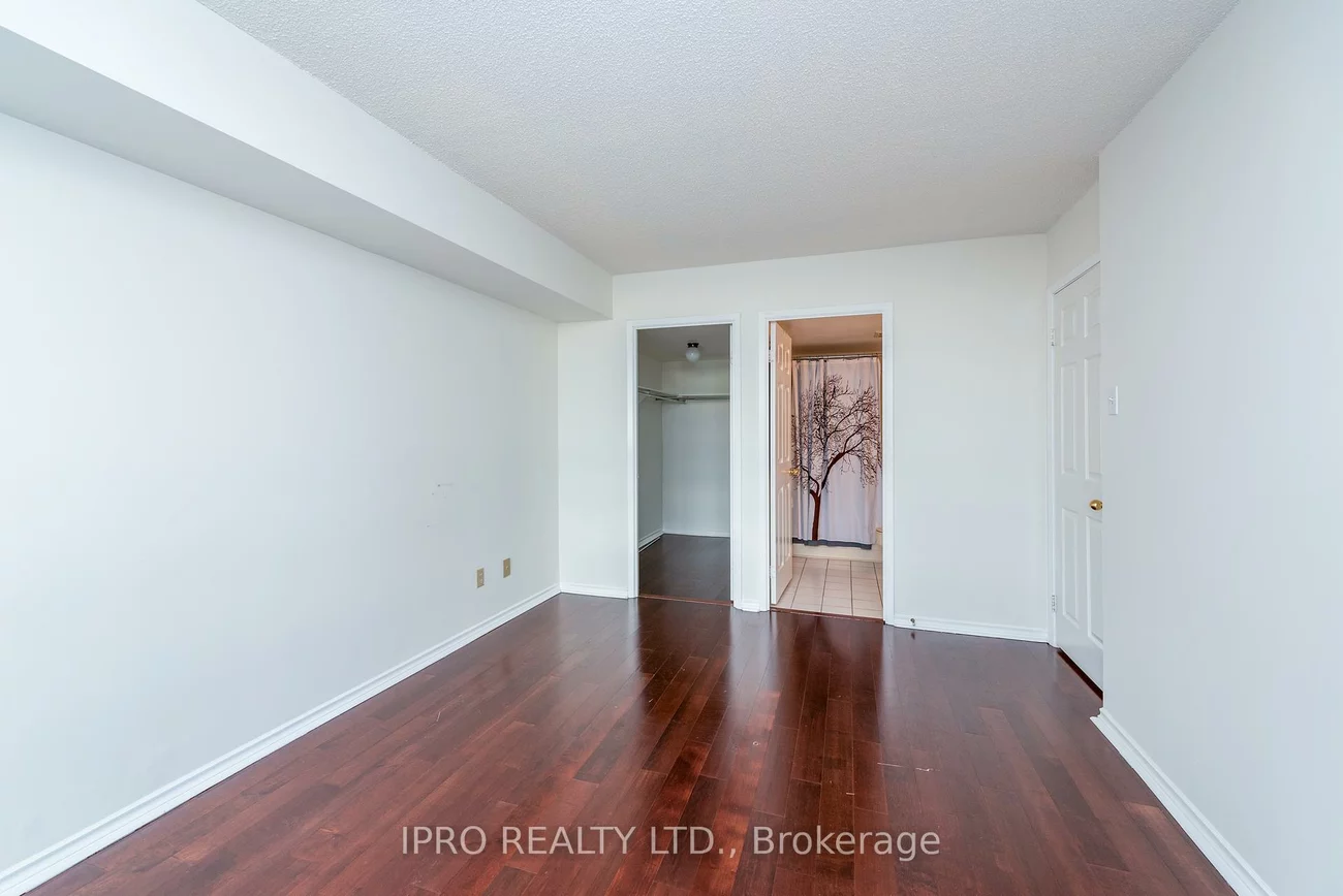 330, Mill, Brampton South, Brampton