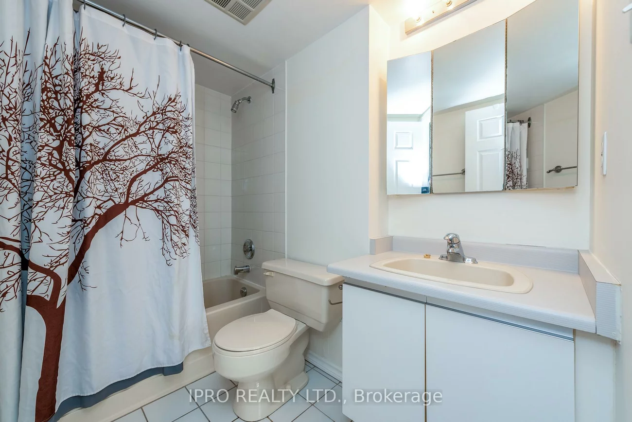 330, Mill, Brampton South, Brampton