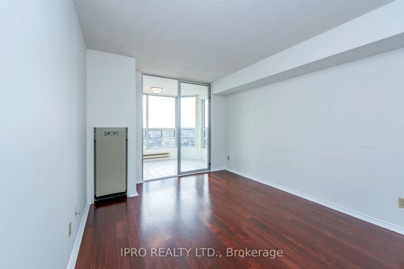 330, Mill, Brampton South, Brampton