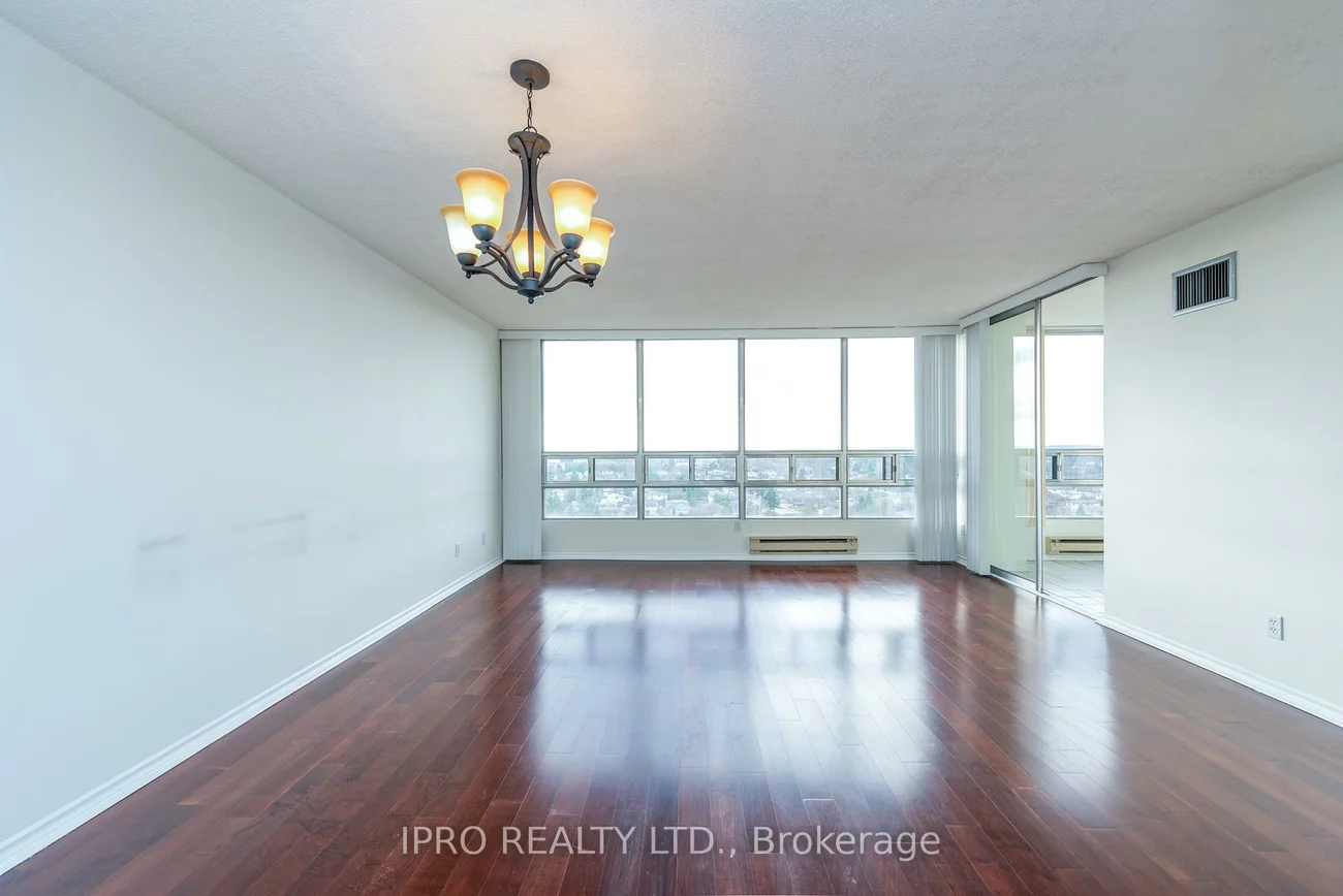 330, Mill, Brampton South, Brampton