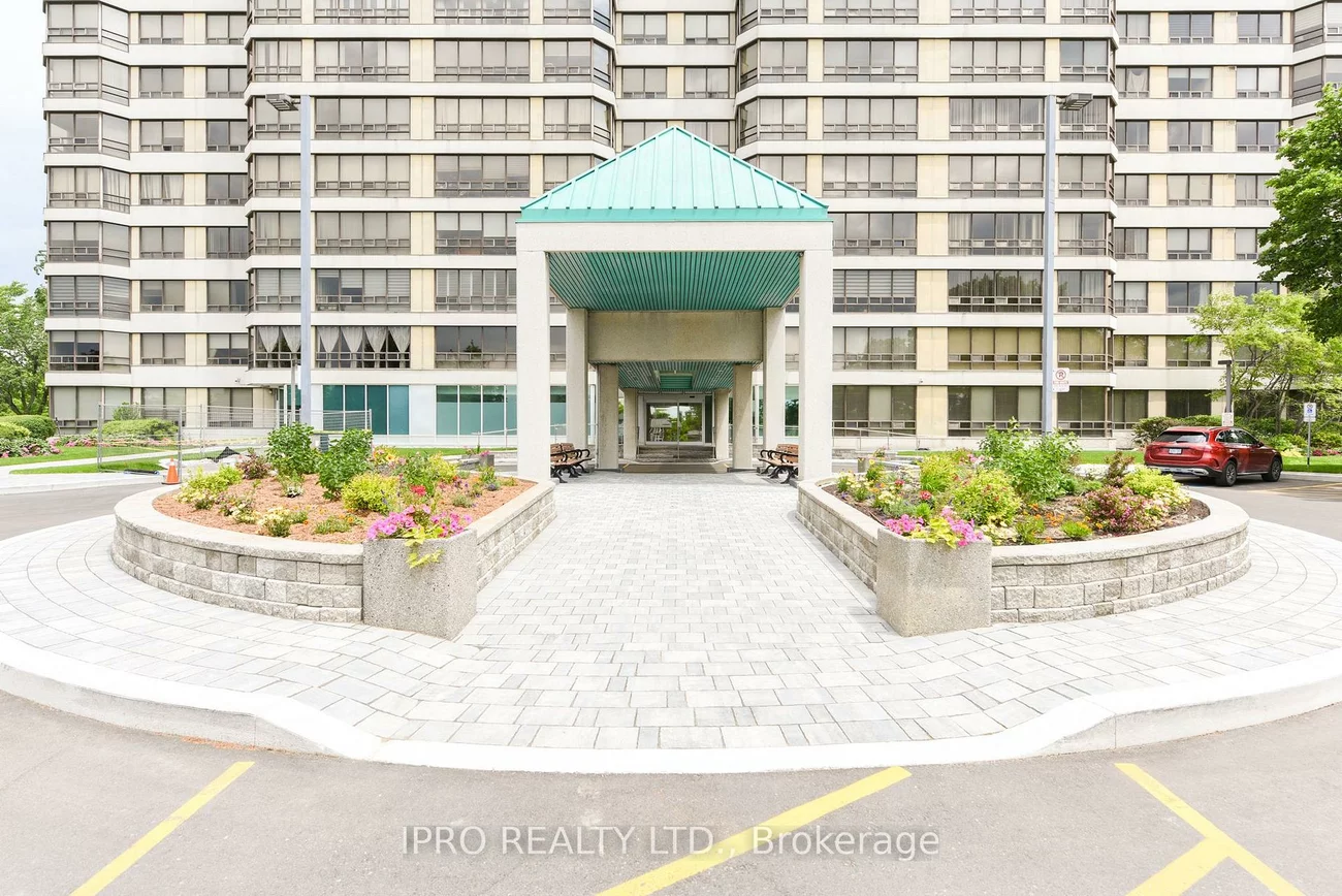330, Mill, Brampton South, Brampton
