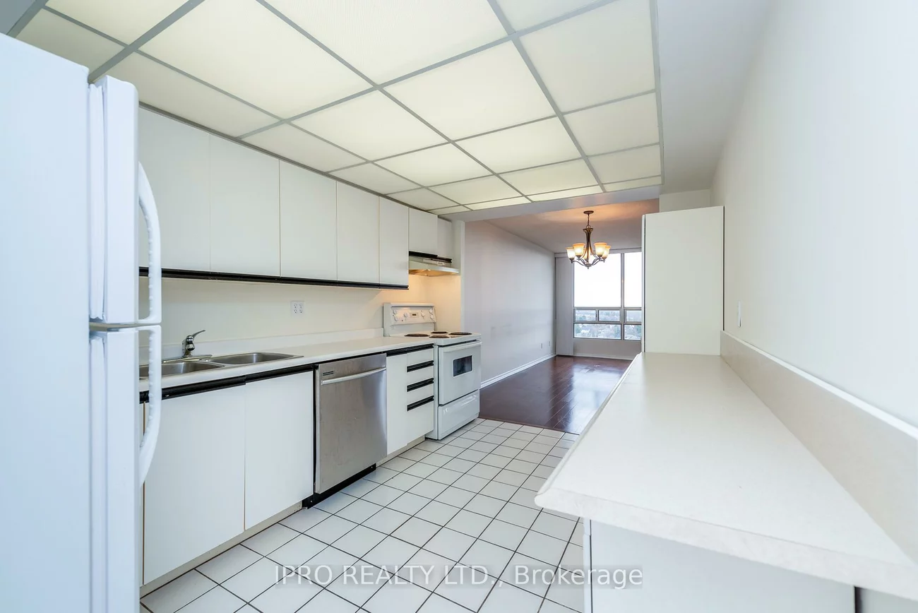 330, Mill, Brampton South, Brampton