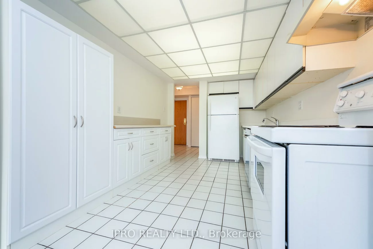330, Mill, Brampton South, Brampton