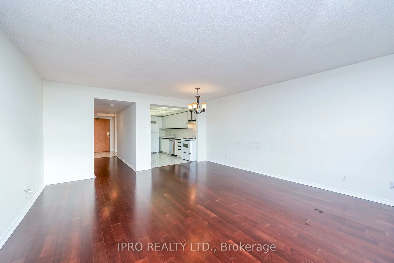 330, Mill, Brampton South, Brampton