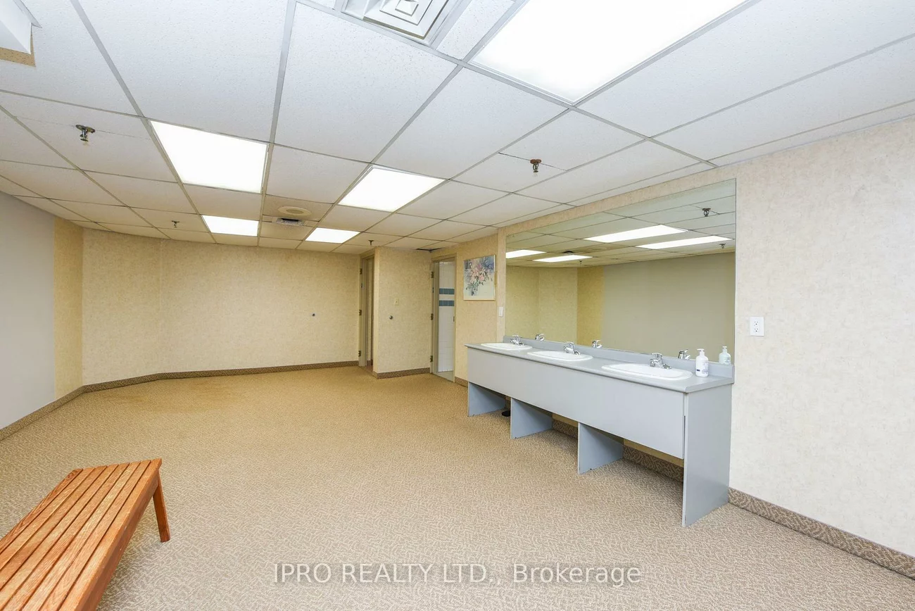 330, Mill, Brampton South, Brampton