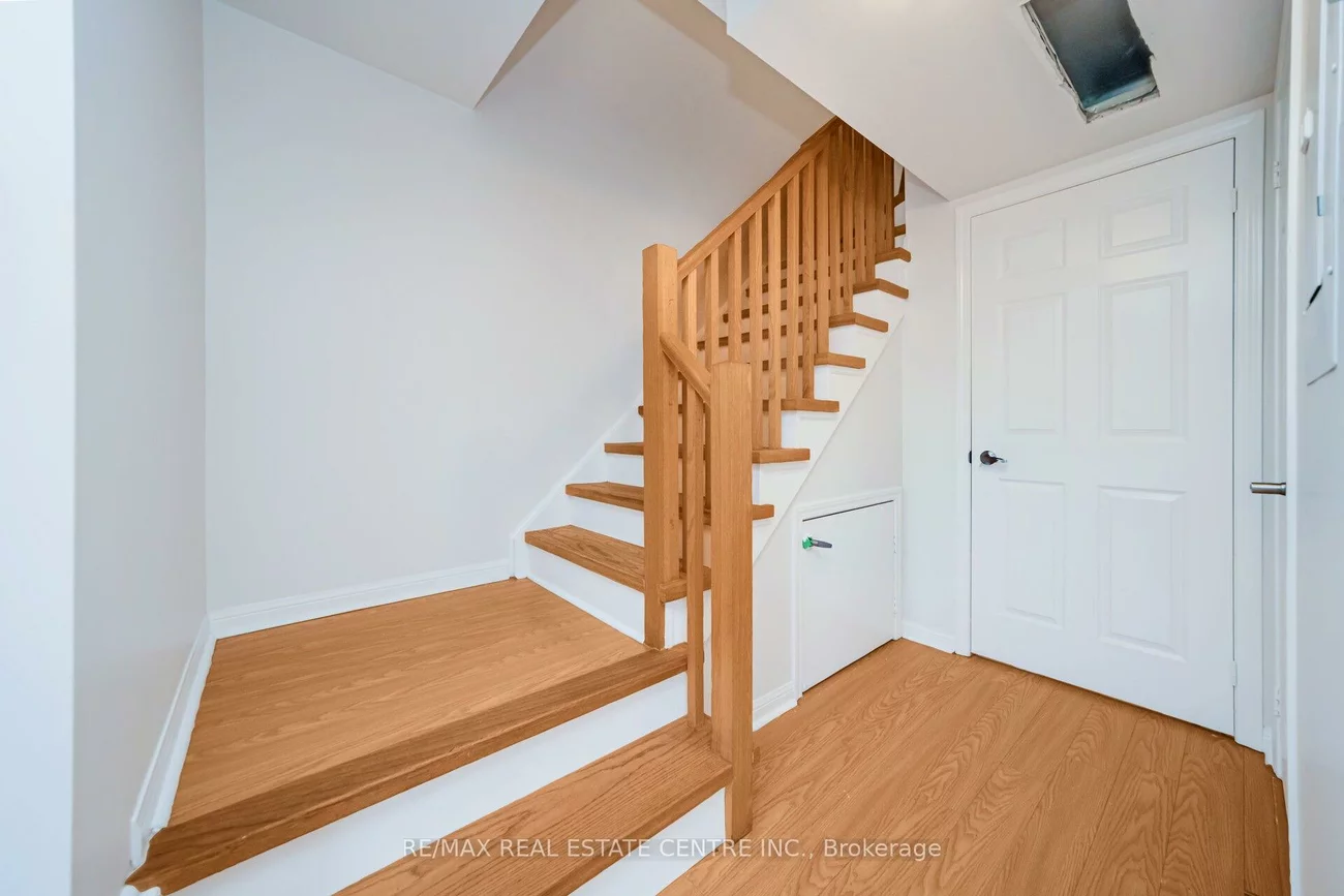 250, Sunny Meadow, Sandringham-Wellington, Brampton