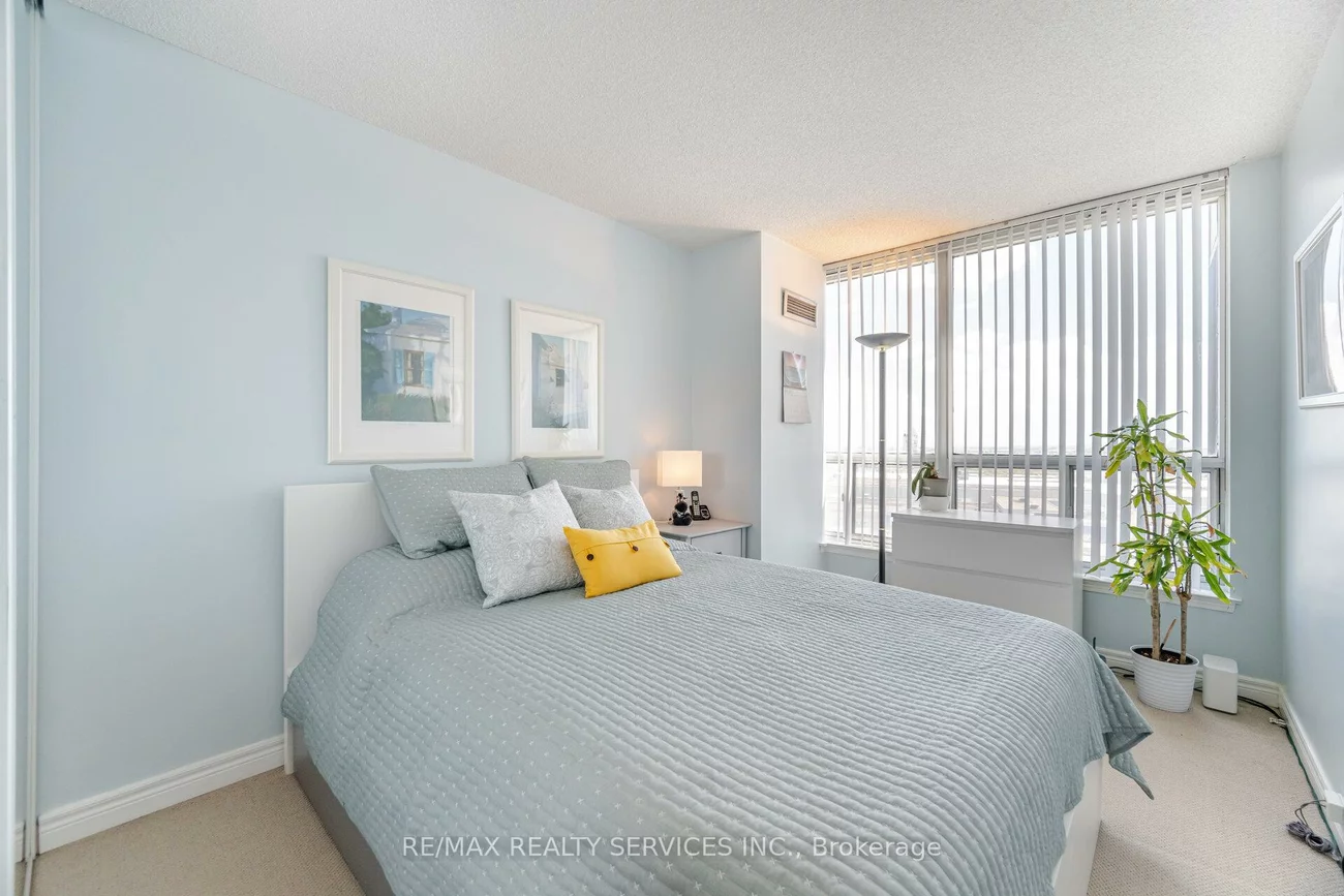 12, Laurelcrest, Queen Street Corridor, Brampton