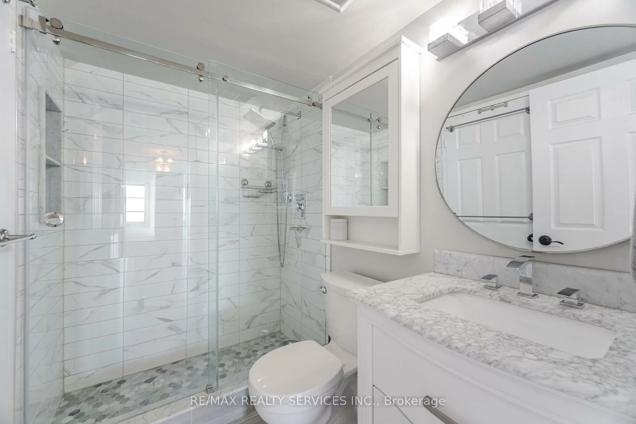12, Laurelcrest, Queen Street Corridor, Brampton