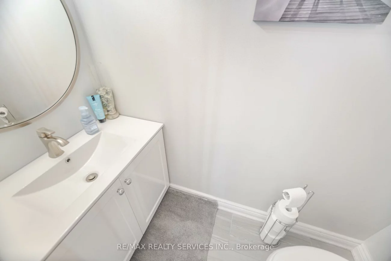 12, Laurelcrest, Queen Street Corridor, Brampton