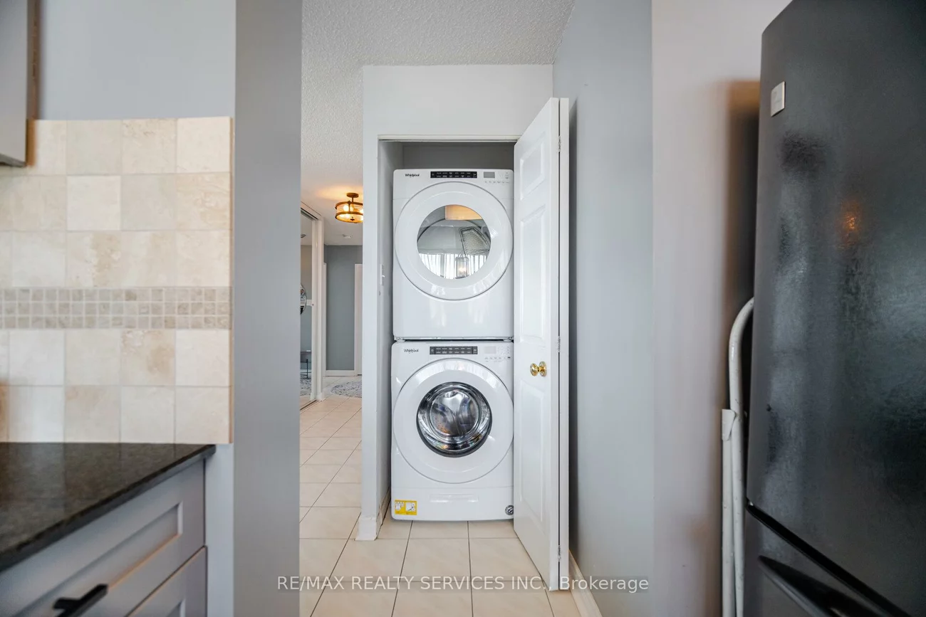 12, Laurelcrest, Queen Street Corridor, Brampton