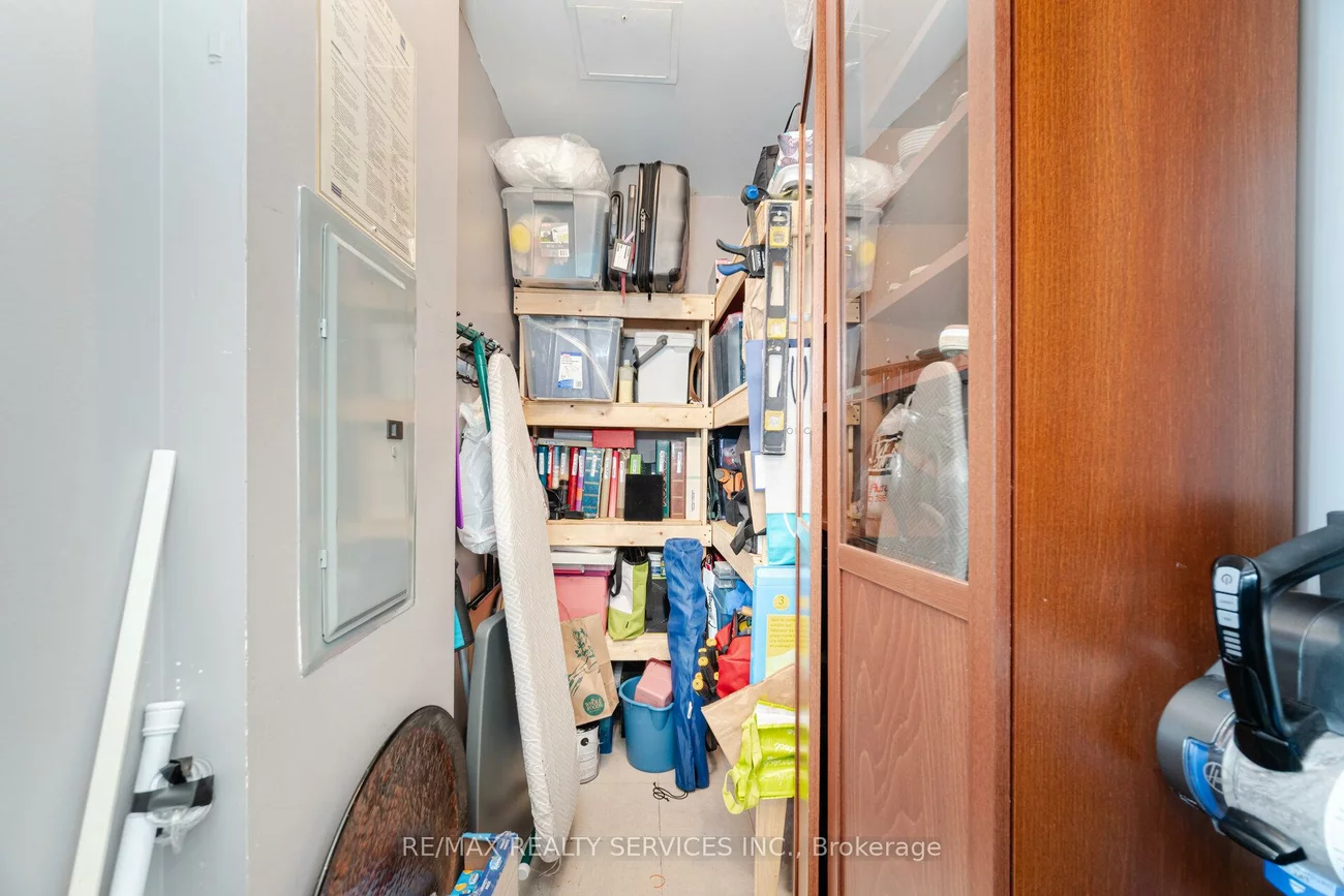 12, Laurelcrest, Queen Street Corridor, Brampton