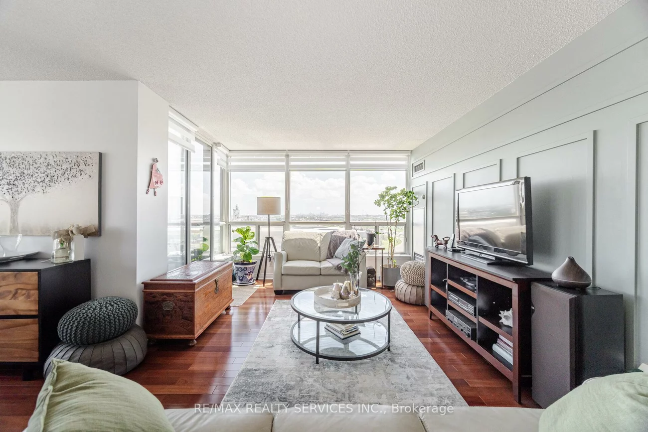 12, Laurelcrest, Queen Street Corridor, Brampton