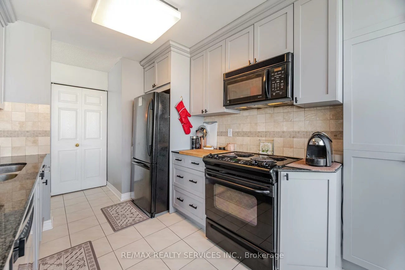 12, Laurelcrest, Queen Street Corridor, Brampton