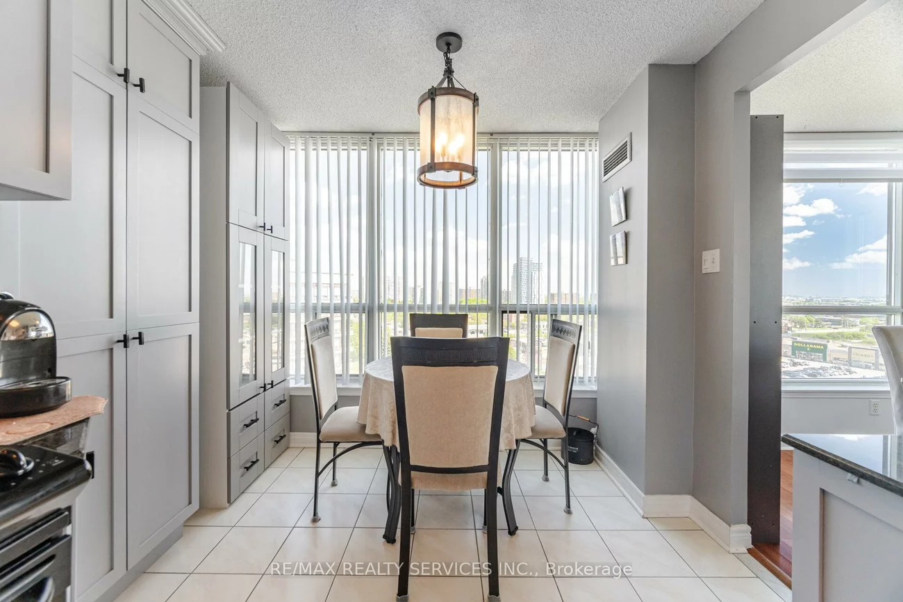 12, Laurelcrest, Queen Street Corridor, Brampton