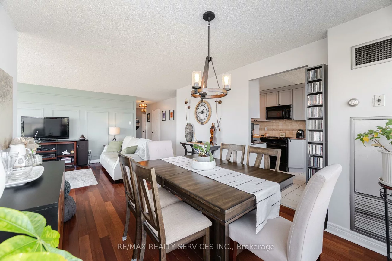 12, Laurelcrest, Queen Street Corridor, Brampton