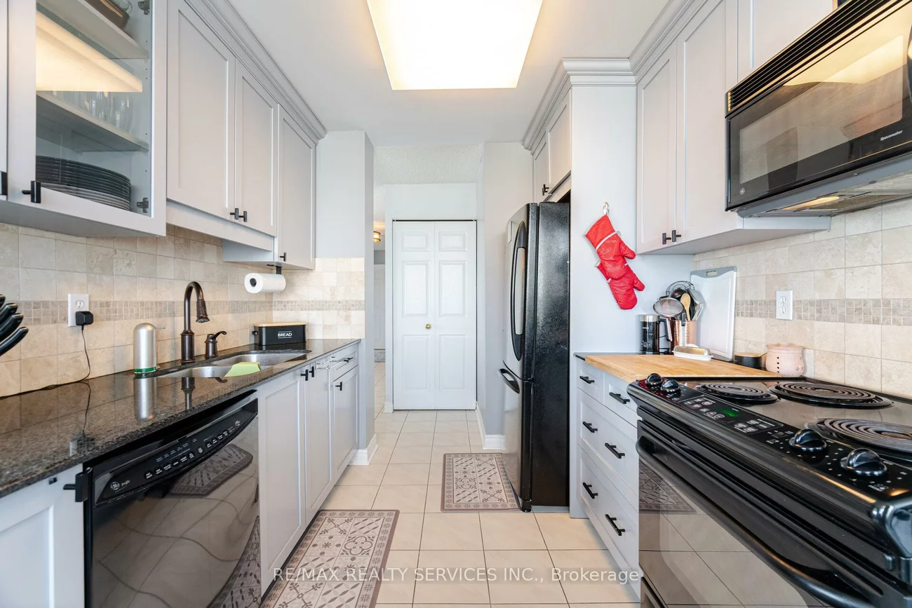 12, Laurelcrest, Queen Street Corridor, Brampton