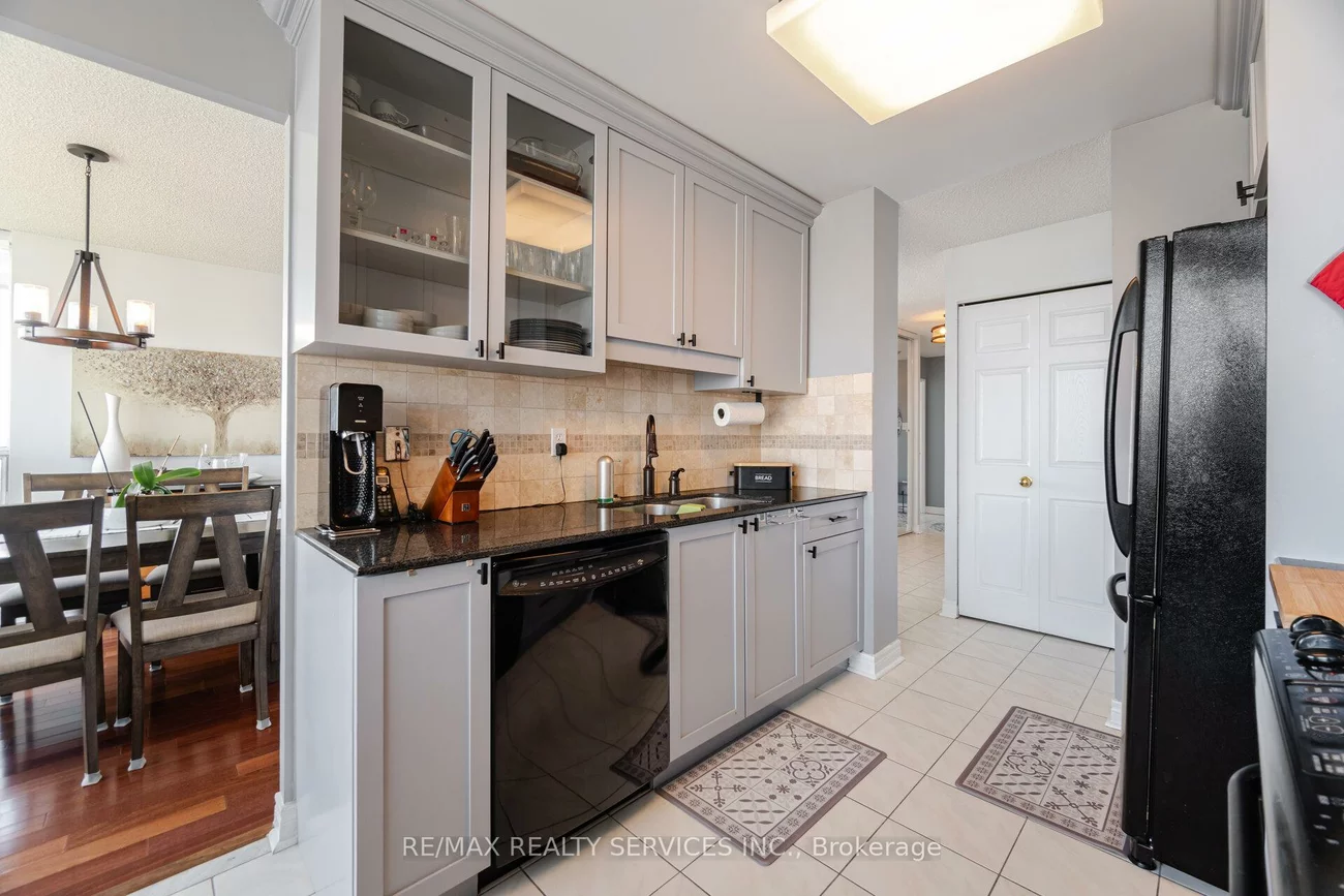 12, Laurelcrest, Queen Street Corridor, Brampton