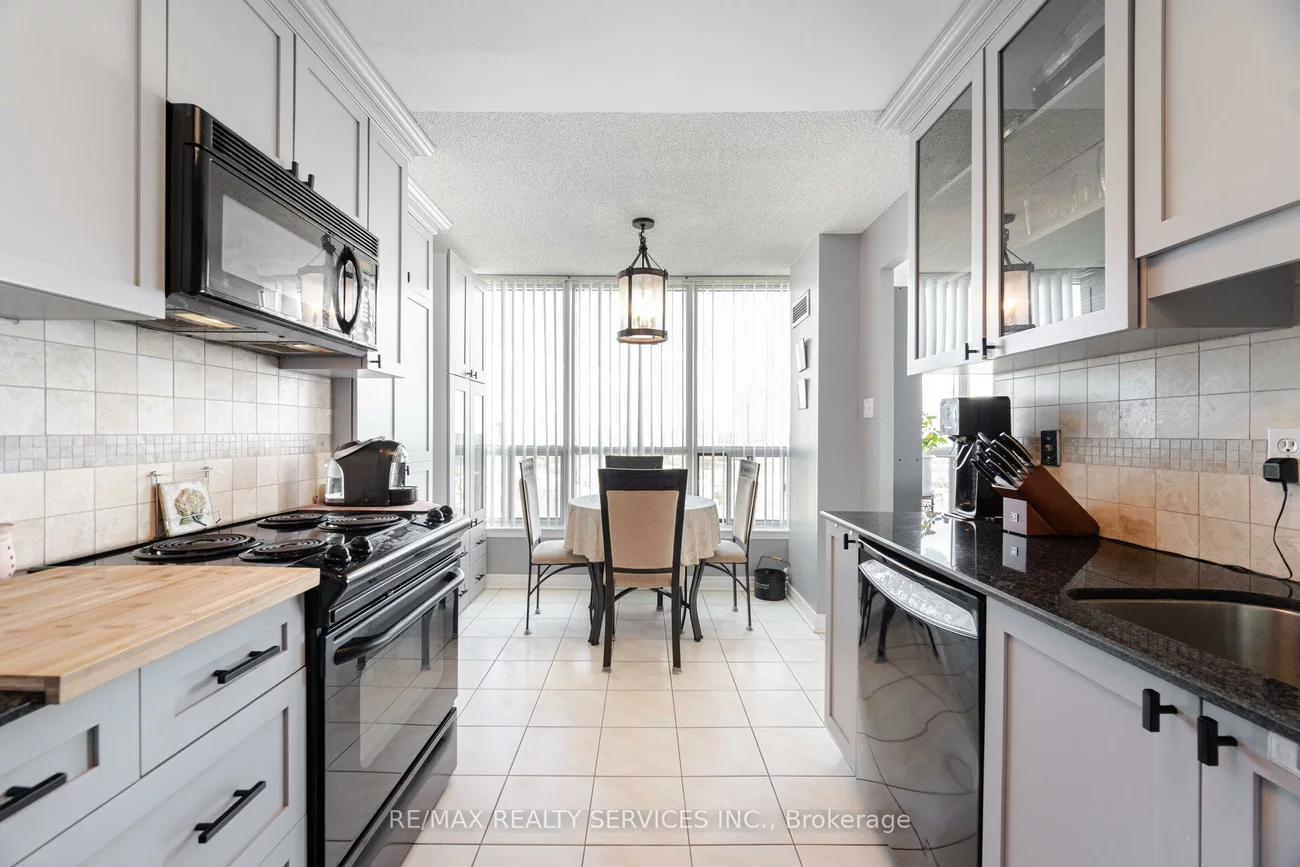 12, Laurelcrest, Queen Street Corridor, Brampton