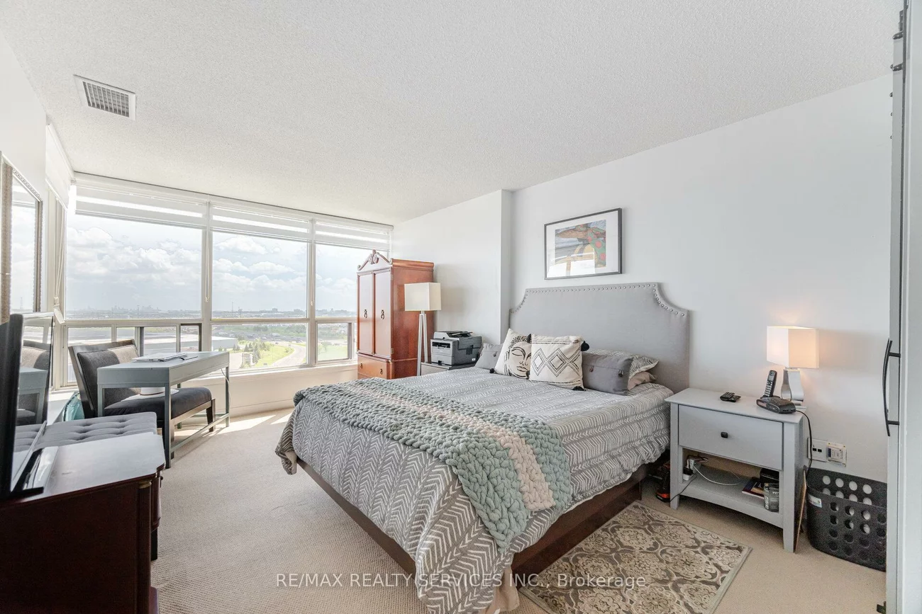 12, Laurelcrest, Queen Street Corridor, Brampton