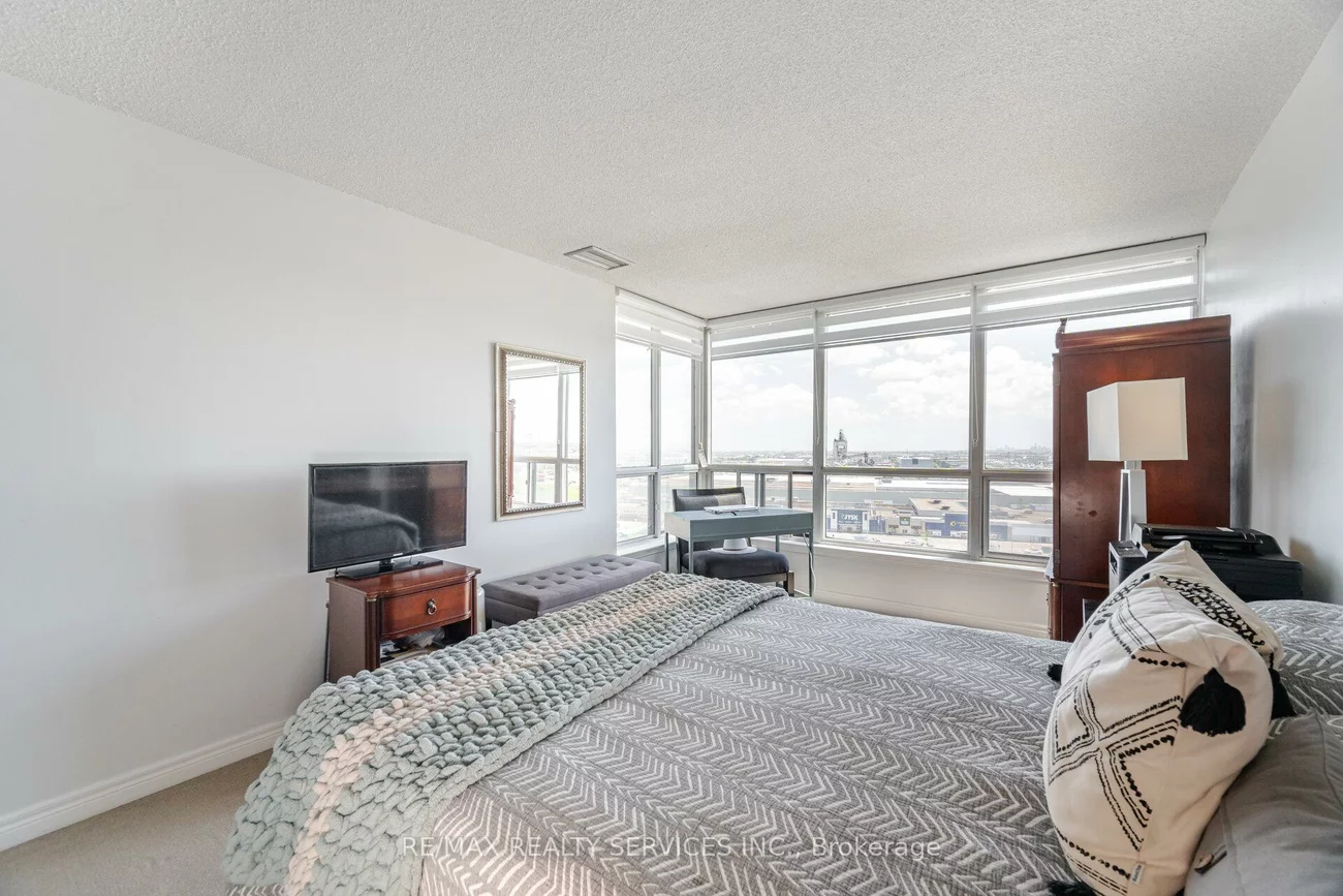 12, Laurelcrest, Queen Street Corridor, Brampton