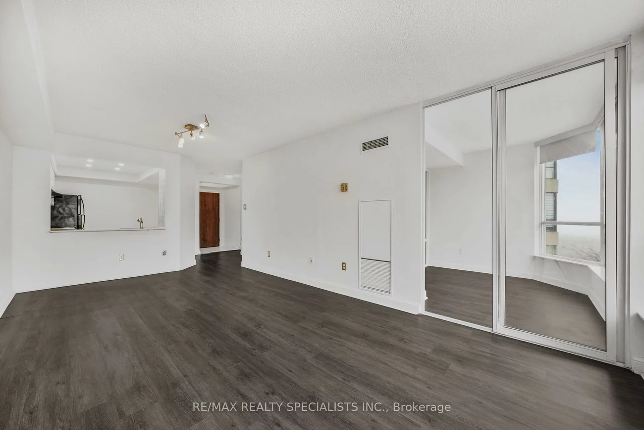 24, HANOVER, Queen Street Corridor, Brampton