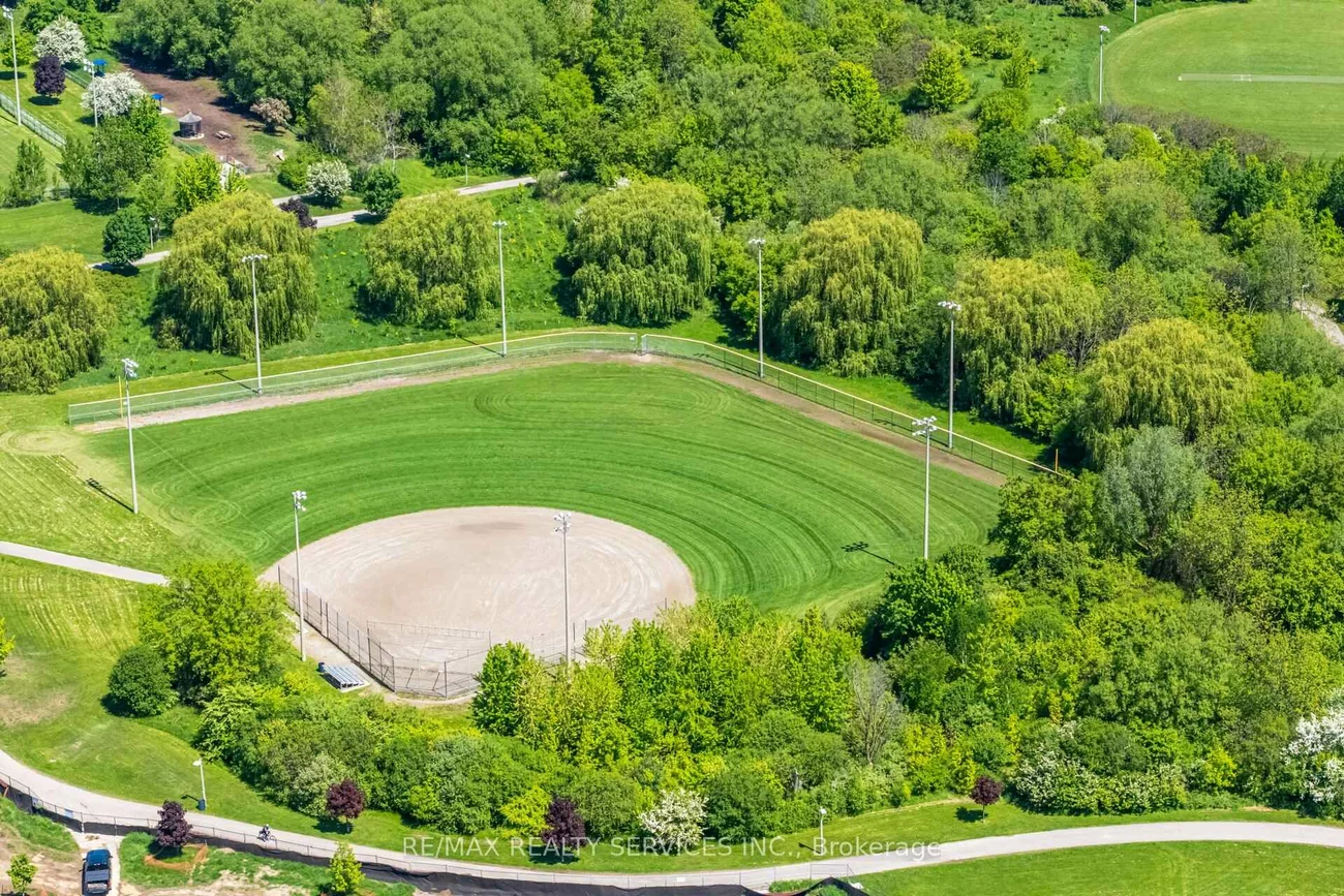 32, Rosset, Downtown Brampton, Brampton