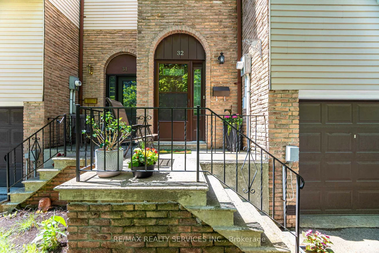 32, Rosset, Downtown Brampton, Brampton