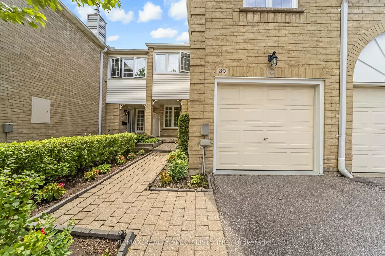 39, Heathcliffe, Central Park, Brampton
