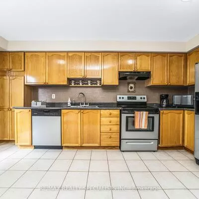 39, Heathcliffe, Central Park, Brampton