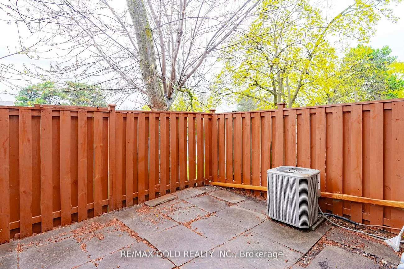 17, Eden Park, Southgate, Brampton