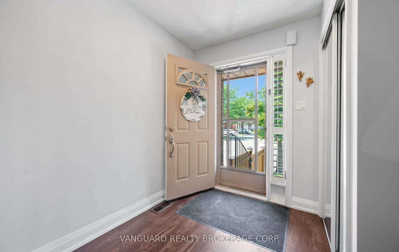 200, Cresthaven, Snelgrove, Brampton