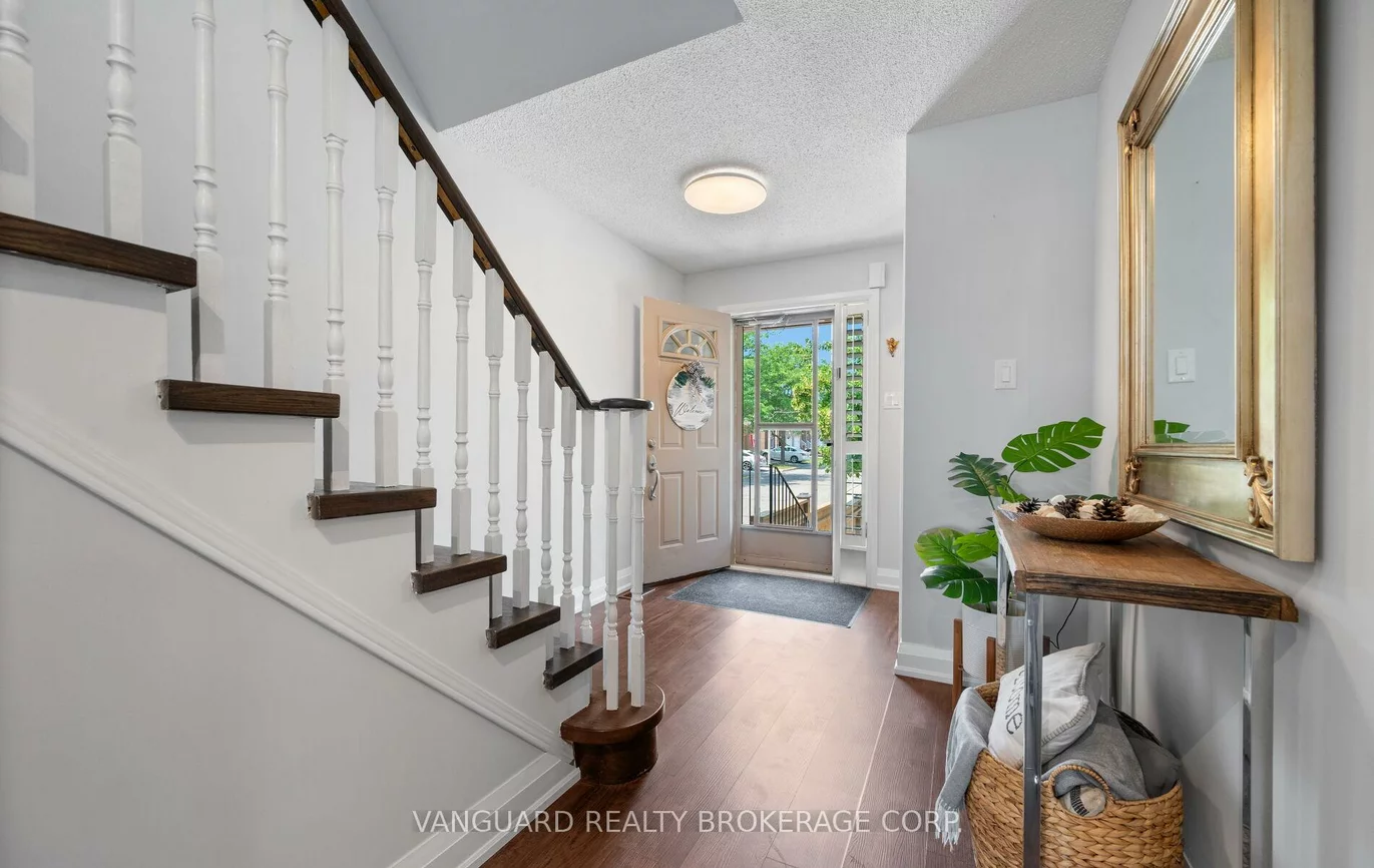 200, Cresthaven, Snelgrove, Brampton