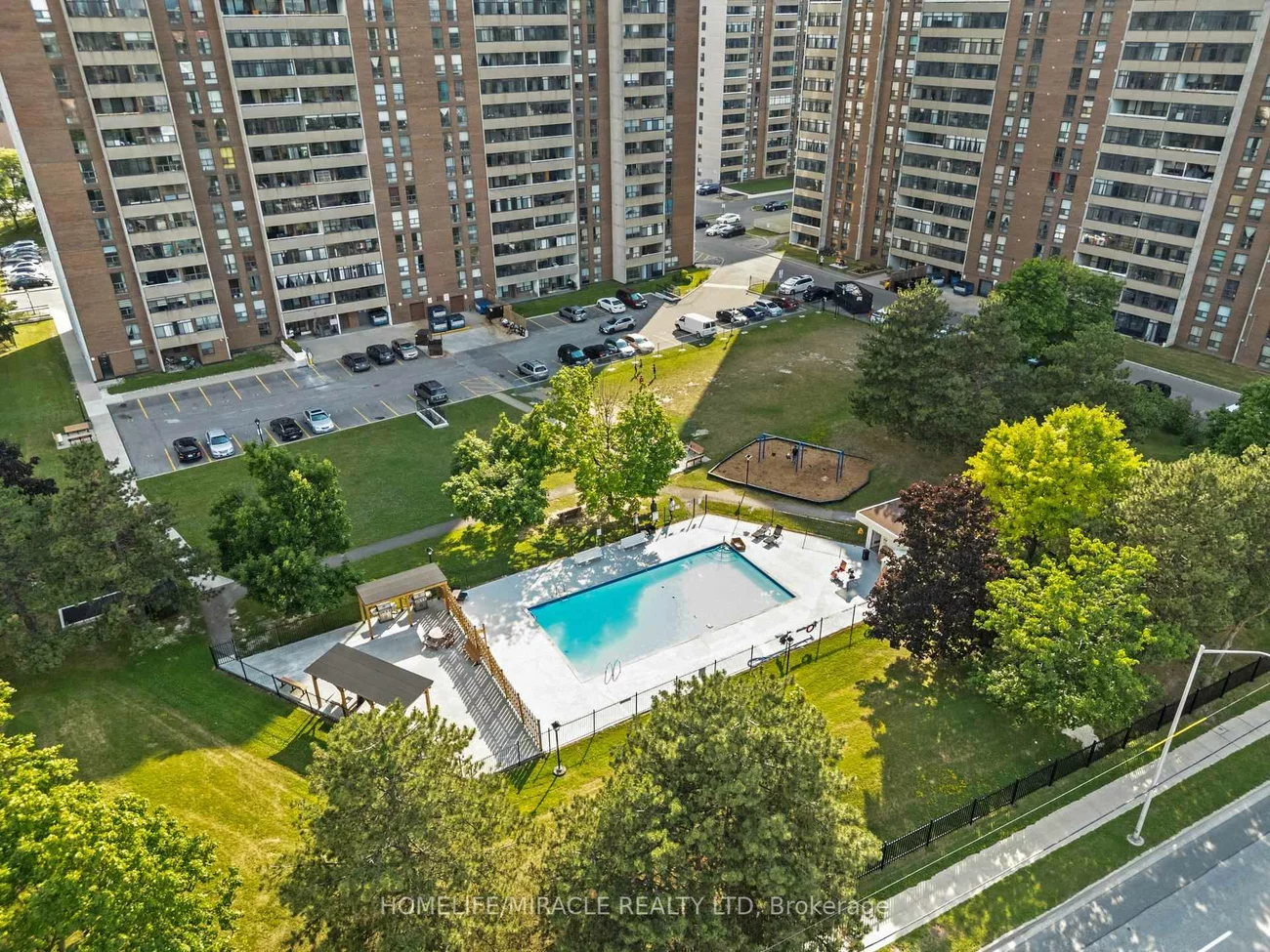 18, Knightsbridge, Queen Street Corridor, Brampton
