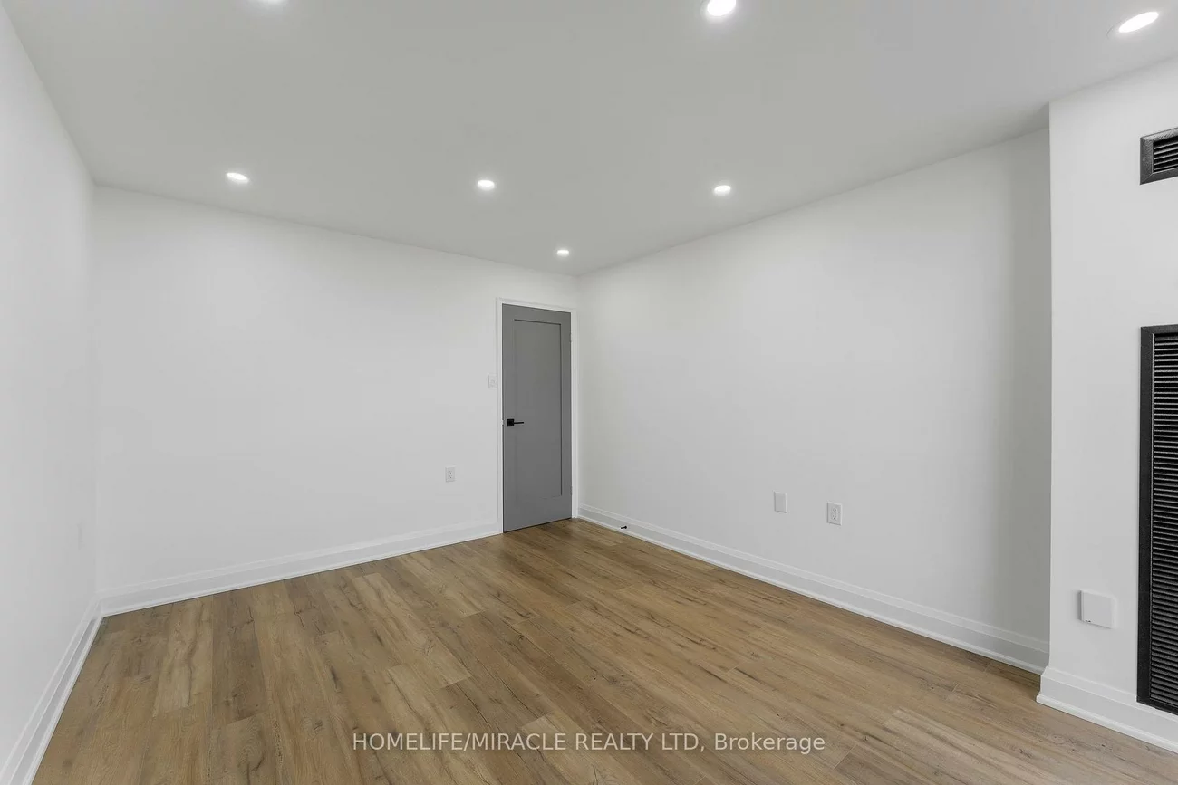 18, Knightsbridge, Queen Street Corridor, Brampton