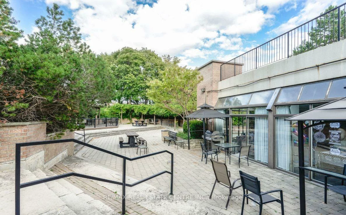 100, County Court, Fletcher's Creek South, Brampton