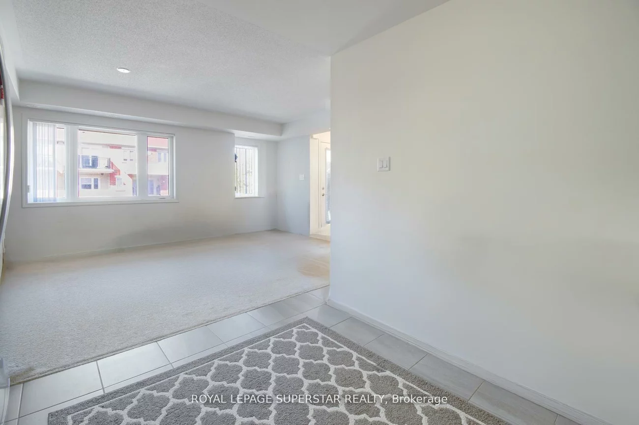 250, Sunny Meadow, Sandringham-Wellington, Brampton