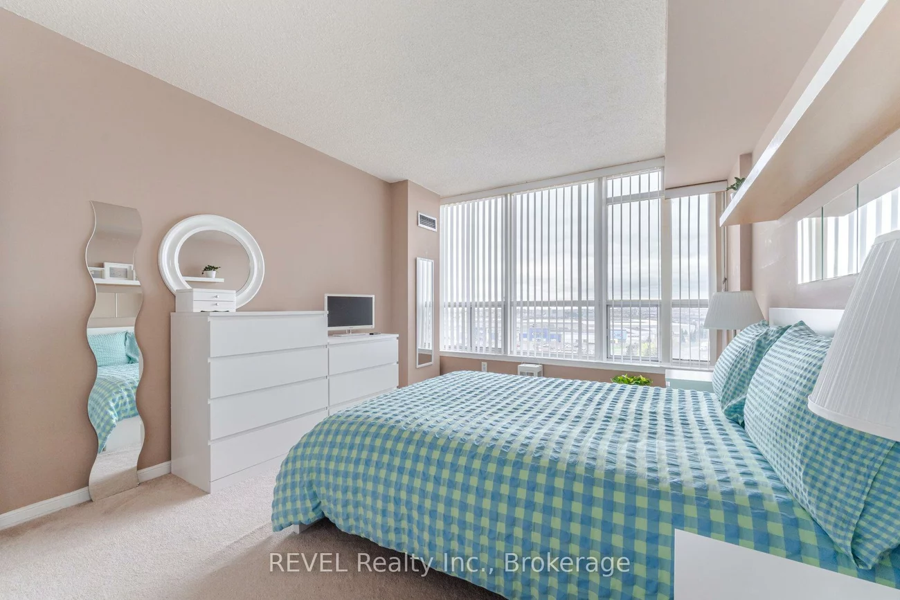 12, Laurelcrest, Queen Street Corridor, Brampton