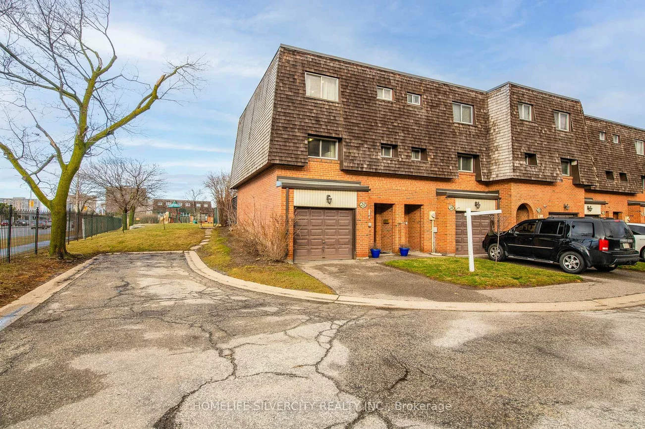 25, Briar, Avondale, Brampton