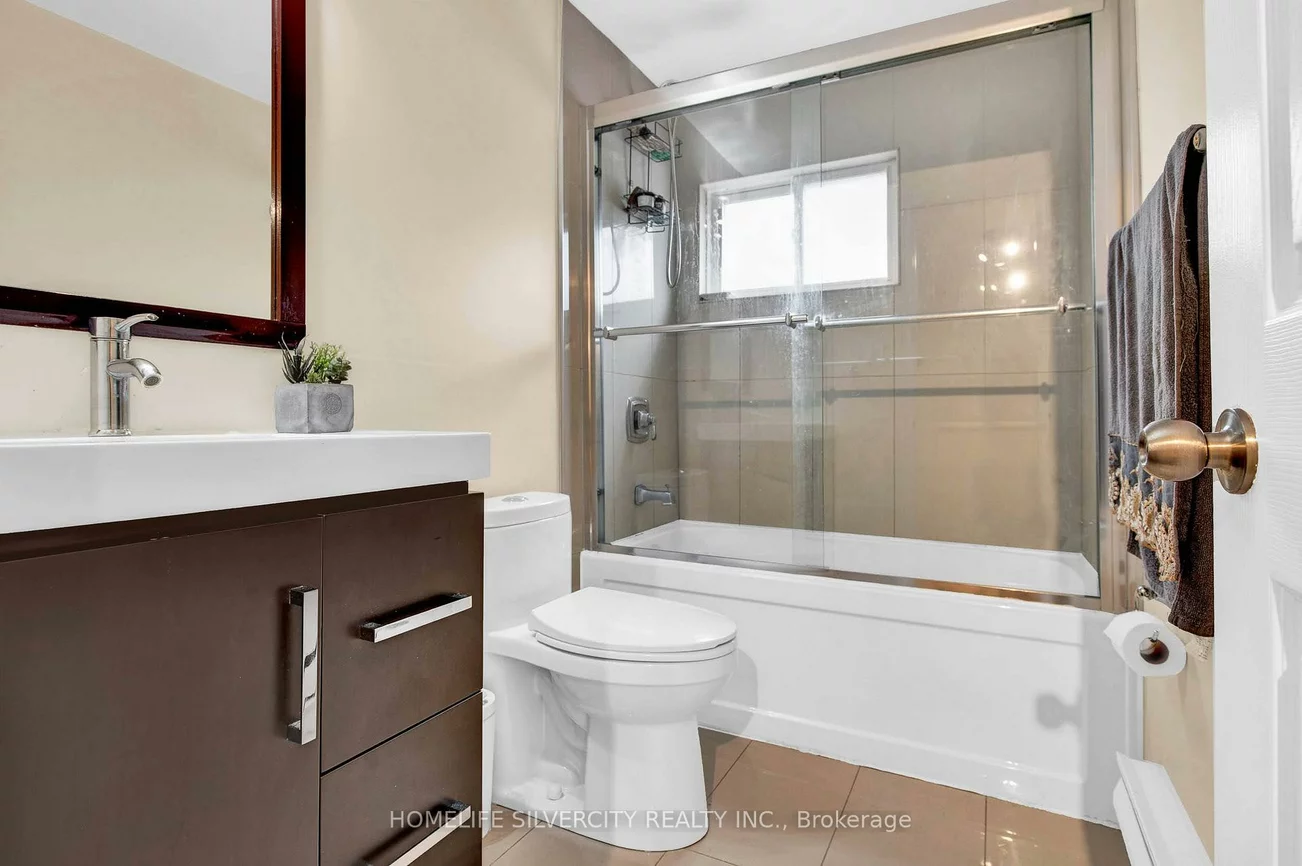 25, Briar, Avondale, Brampton