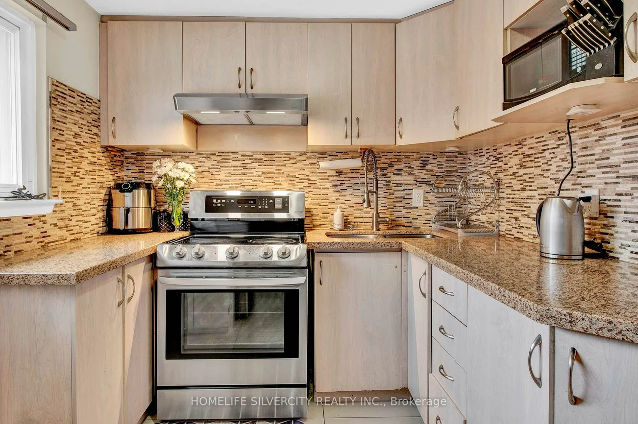 25, Briar, Avondale, Brampton