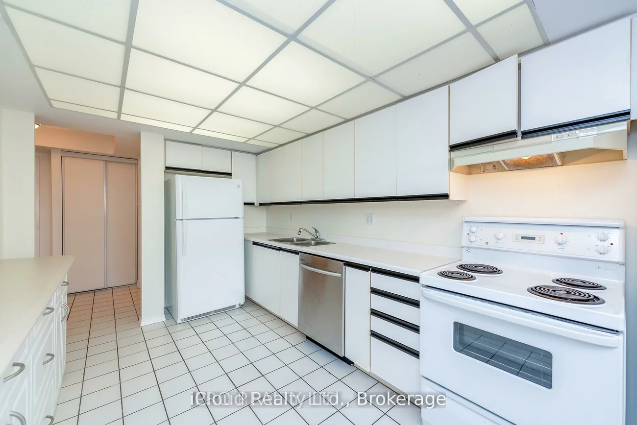 330, Mill, Brampton South, Brampton