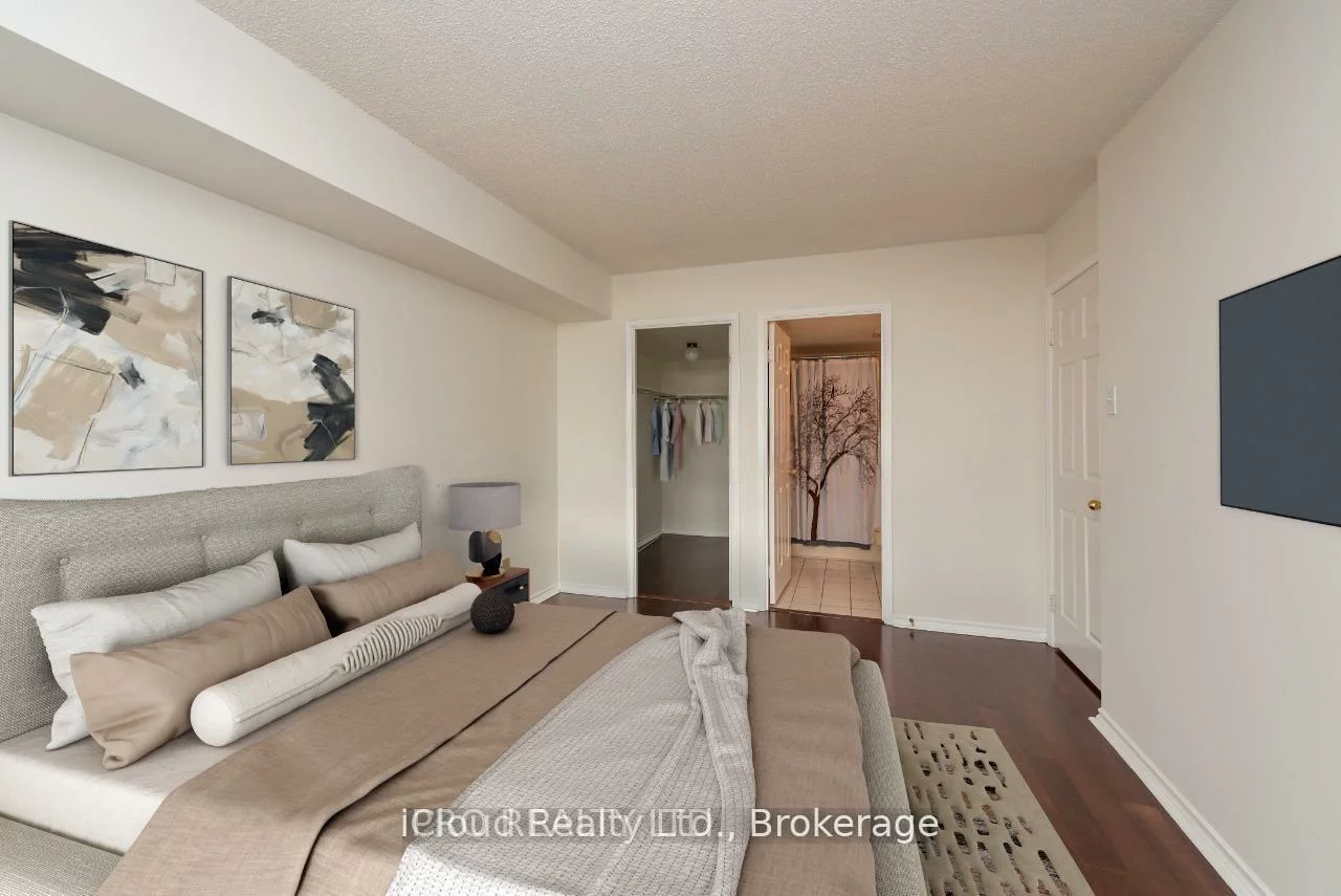 330, Mill, Brampton South, Brampton