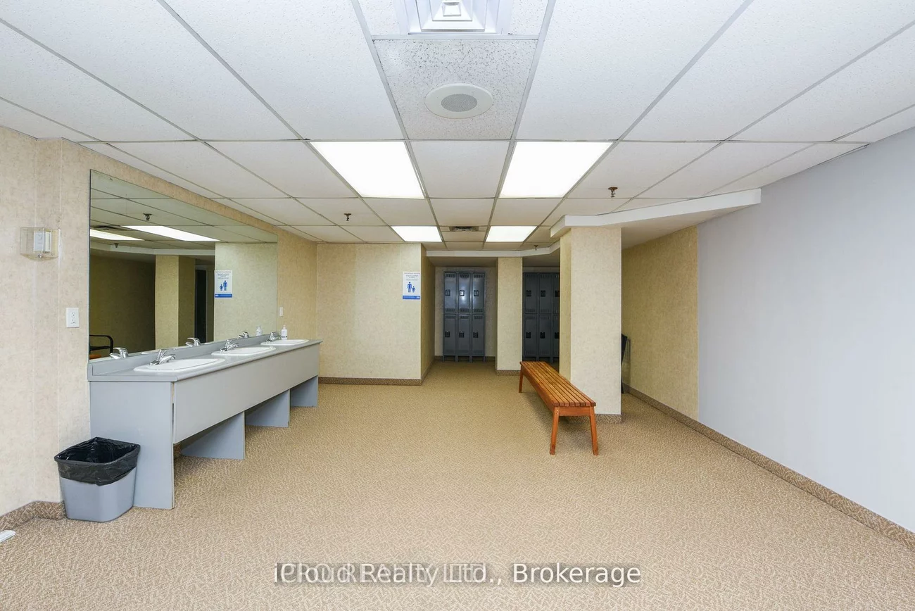 330, Mill, Brampton South, Brampton