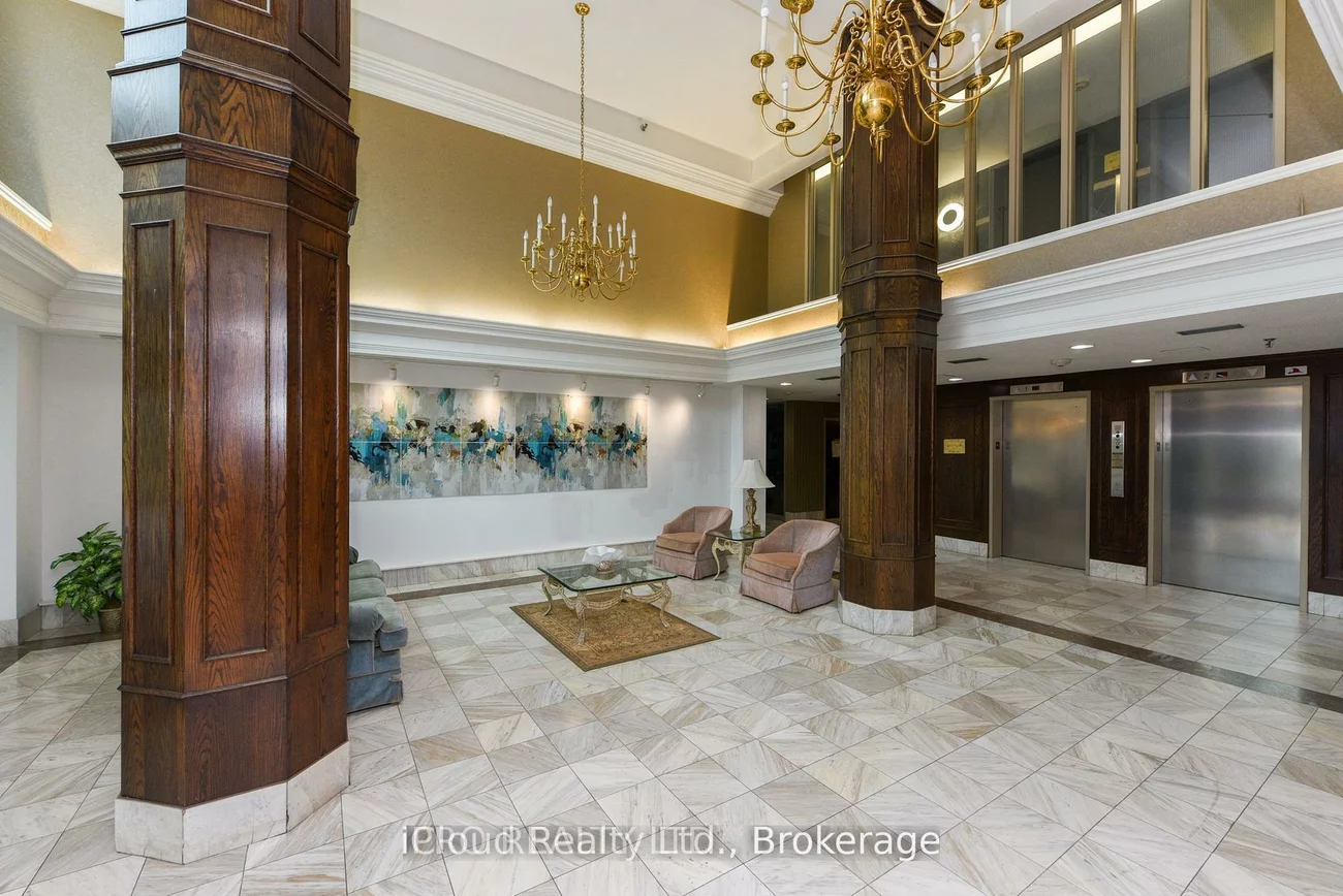 330, Mill, Brampton South, Brampton